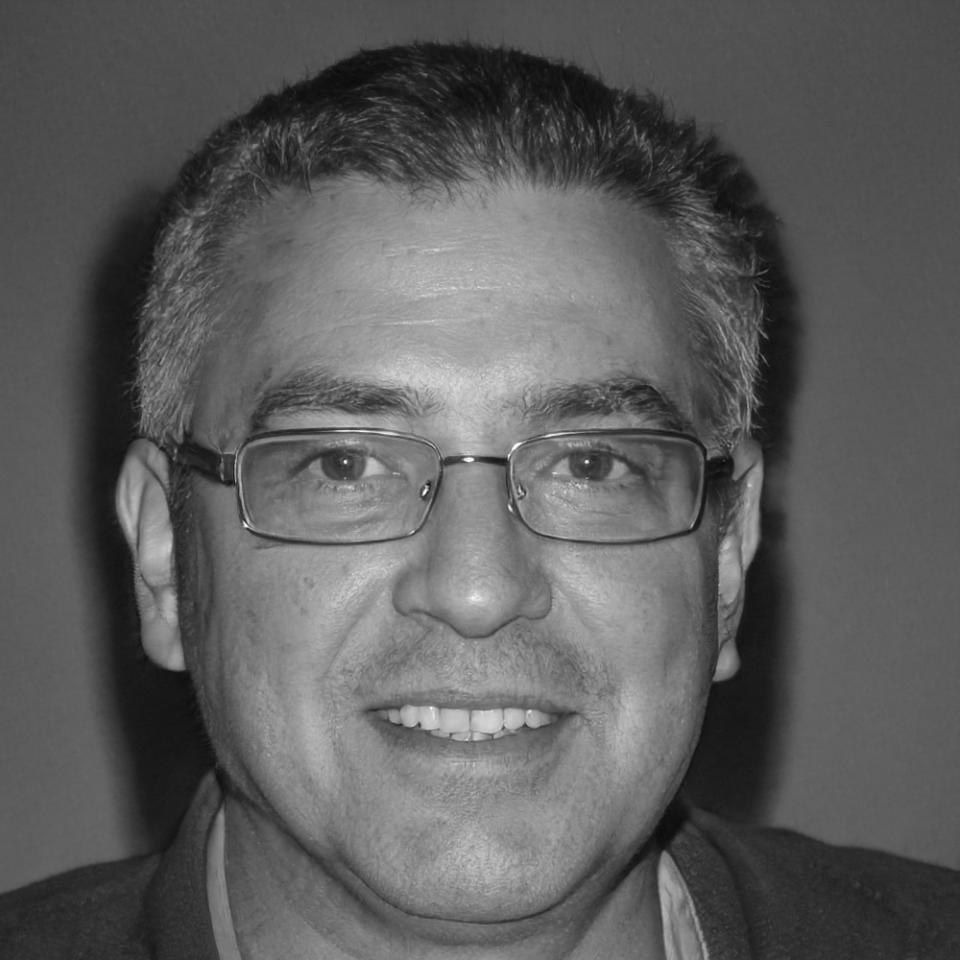 Portrait of Henrik Lindström, blockchain solutions consultant